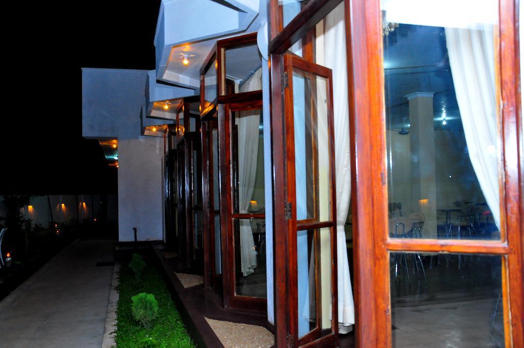 Melbourne Tourist Rest Hotel Анурадхапура Екстериор снимка