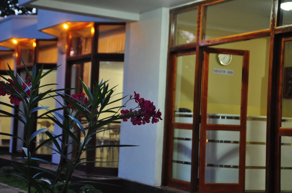 Melbourne Tourist Rest Hotel Анурадхапура Екстериор снимка