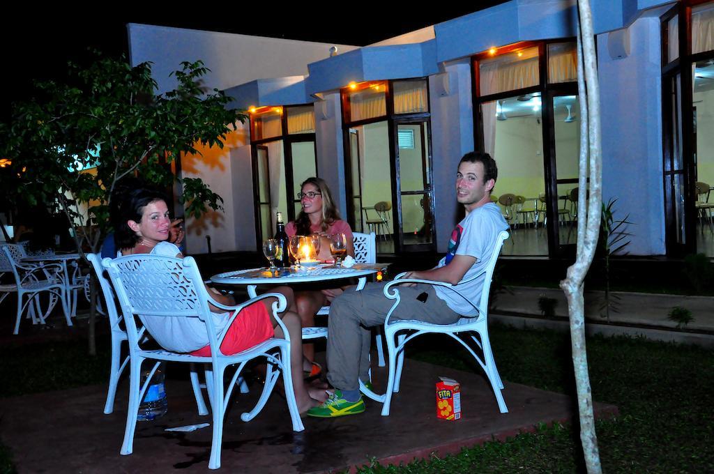 Melbourne Tourist Rest Hotel Анурадхапура Екстериор снимка